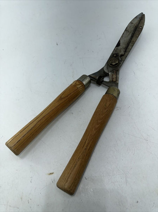 HEDGE SHEER WOOD HANDLE