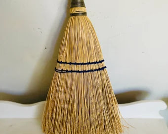 BIRDWELL WOOD HANDLE LOBBY BROOM